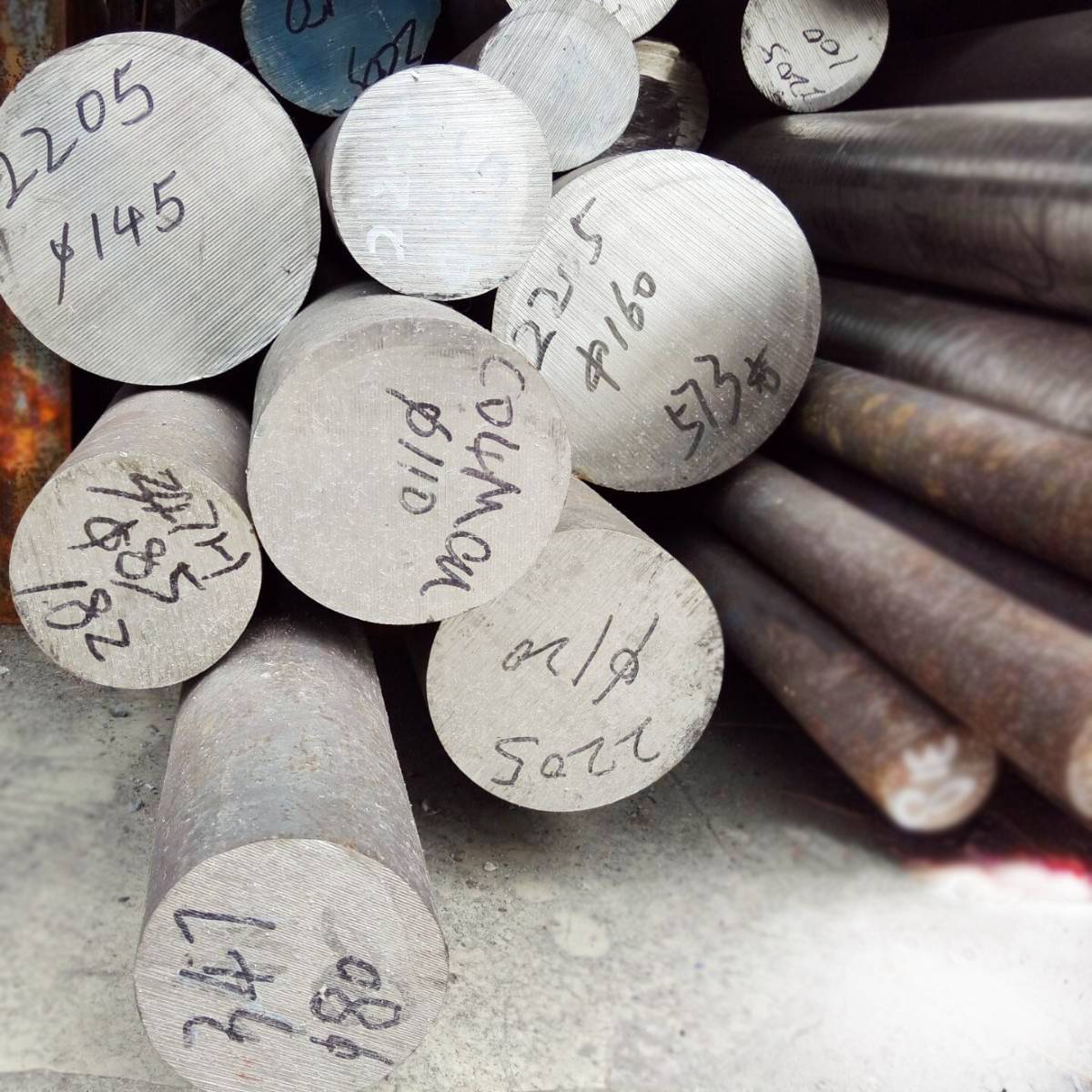 Steel round bars supplier